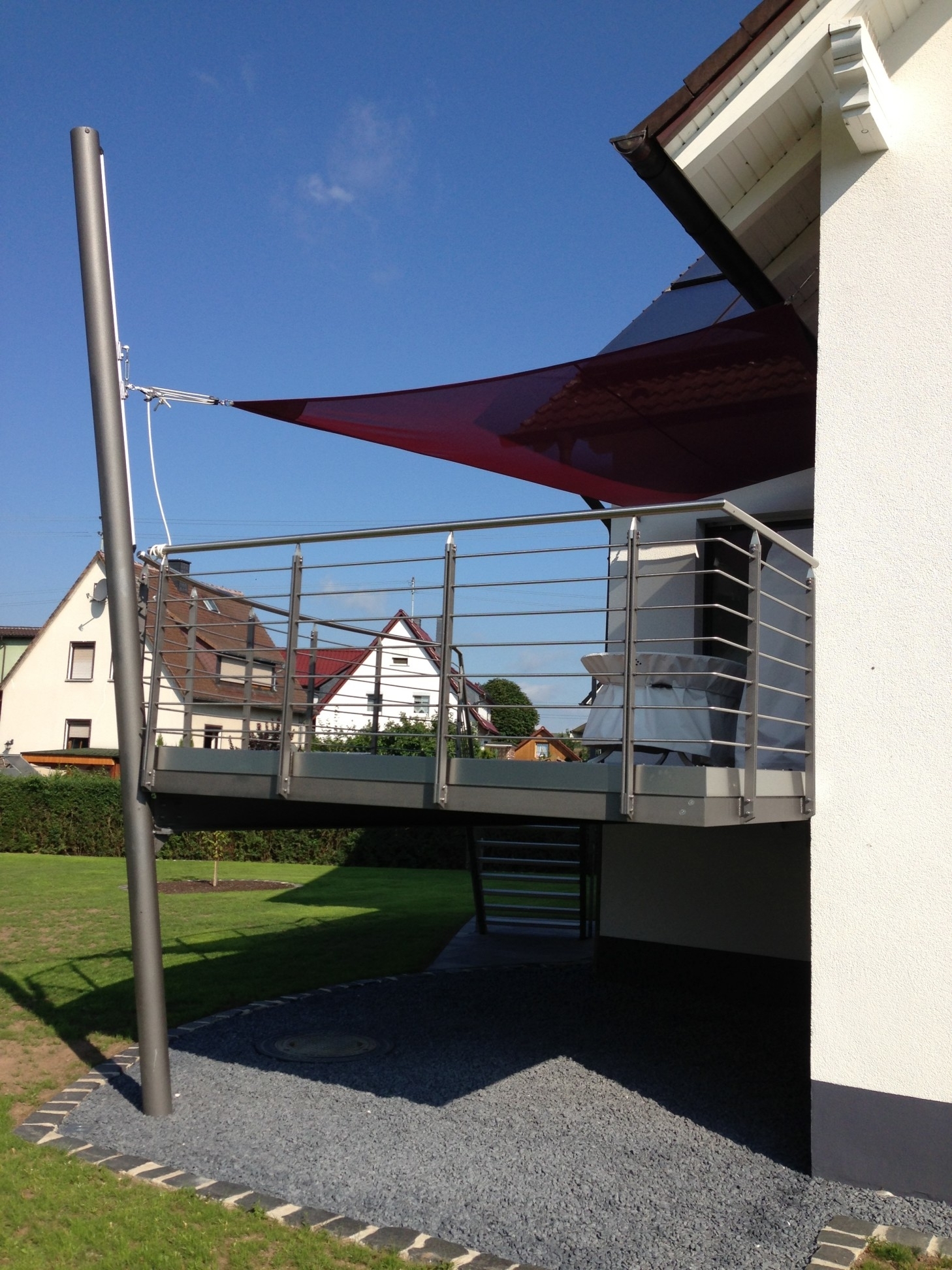 Balkon mit Edelstahl-Geländer und Treppe • MARINKOVIĆ Metallbau und